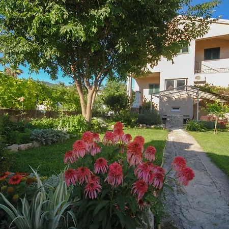 公寓 Green Garden Near The Beach *