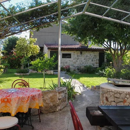 Green Garden Near The Beach 公寓 Kaštela