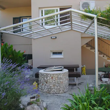 公寓 Green Garden Near The Beach *